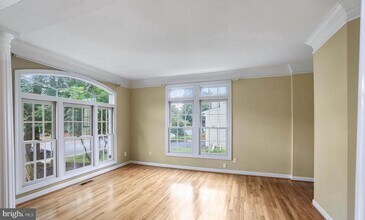 2054 Madrillon Rd in Vienna, VA - Building Photo - Building Photo