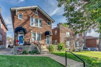 5007 Tholozan Ave, Unit 2F in St. Louis, MO - Building Photo - Building Photo