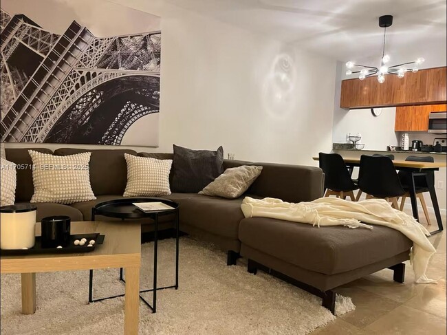 1200 Brickell Bay Dr in Miami, FL - Building Photo - Building Photo