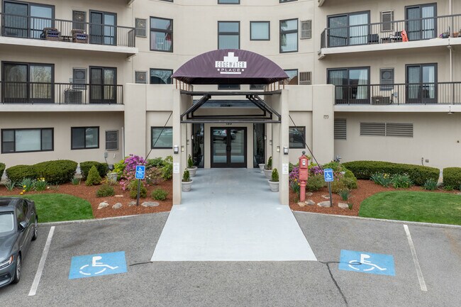 Edgewater Place Condominiums in Quincy, MA - Foto de edificio - Building Photo