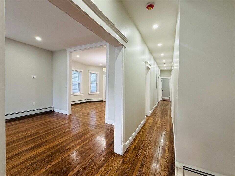 46 Floyd St in Boston, MA - Building Photo