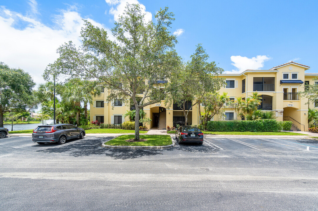 2726 Anzio Ct in Palm Beach Gardens, FL - Foto de edificio