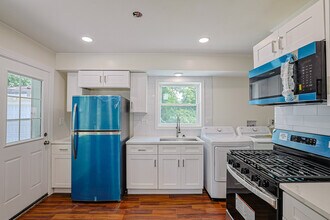 8 Allegheny Ct in Park Forest, IL - Building Photo - Building Photo