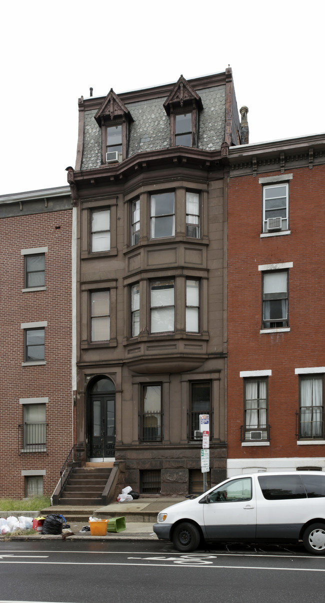 2041 Spring Garden St in Philadelphia, PA - Foto de edificio - Building Photo