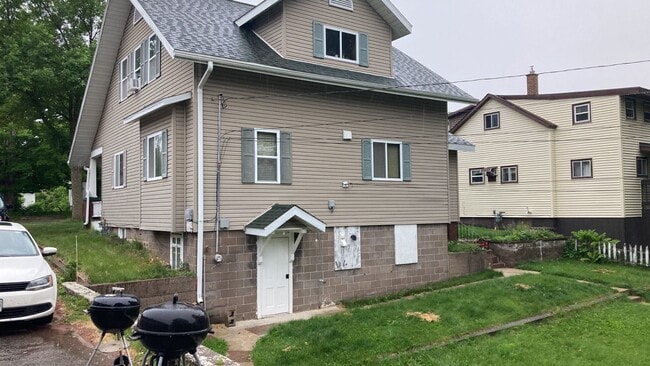 1017 S 3rd Ave