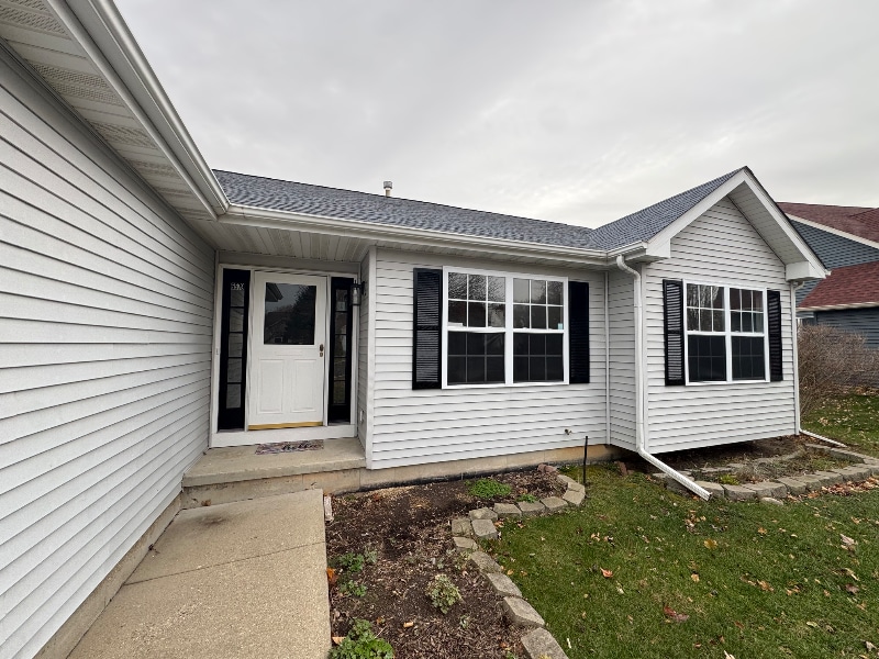 6573 Sonoma Rd in Rockford, IL - Building Photo