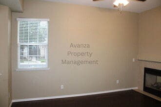 4071 W Peach Tree Ln in Fresno, CA - Building Photo - Building Photo