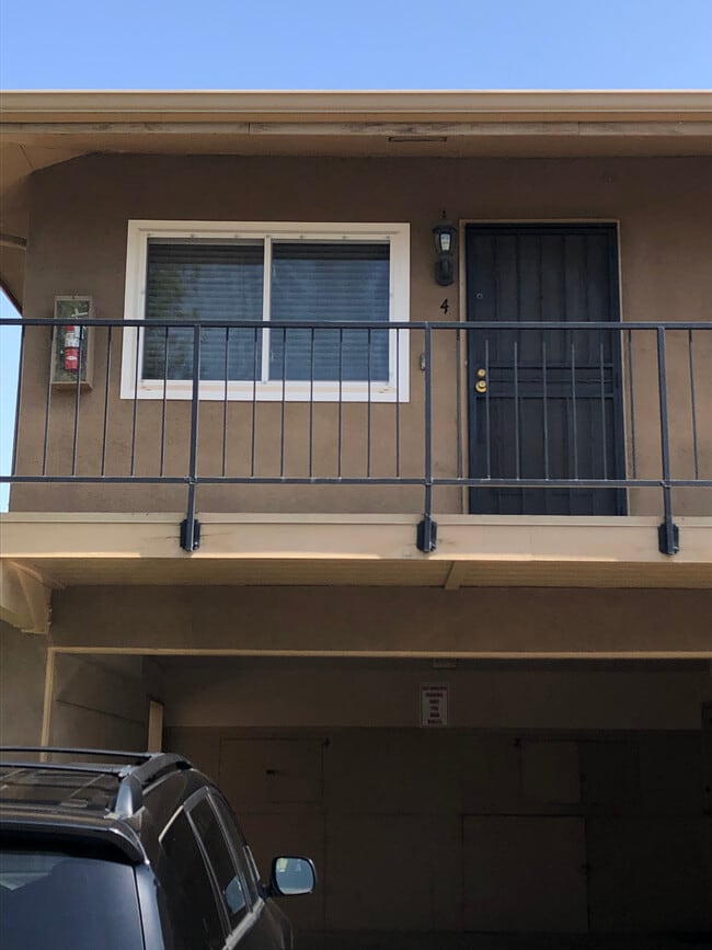1006 W Calle del Sol, Unit 4