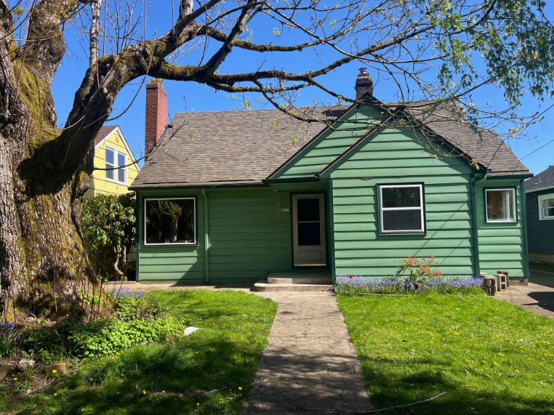 4937 N Willamette Blvd in Portland, OR - Building Photo