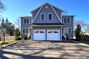 30 Narrow St in Fairfield, CT - Building Photo