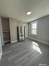 420 Short Beach Rd in East Haven, CT - Building Photo - Building Photo