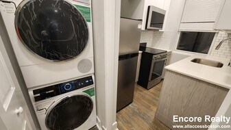 110 Park St, Unit 6 in Boston, MA - Building Photo