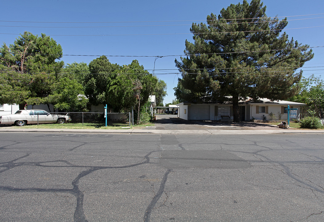 1402 E Dana Ave in Mesa, AZ - Foto de edificio