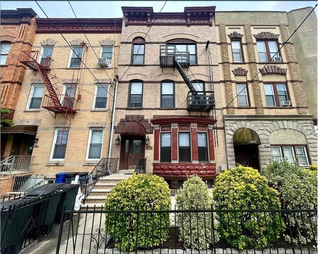 2402 Palisade Ave in Weehawken, NJ - Building Photo - Building Photo
