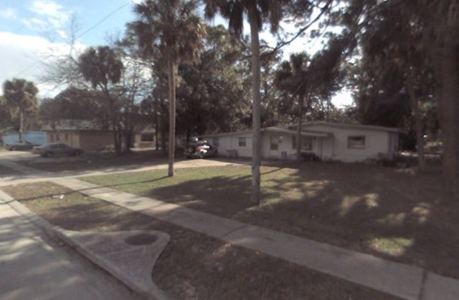 1549 Violet Ave in Titusville, FL - Foto de edificio - Building Photo