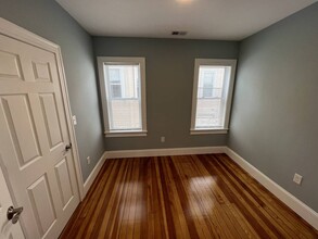 43 S Huntington Ave, Unit 4 Bed in Boston, MA - Building Photo - Building Photo