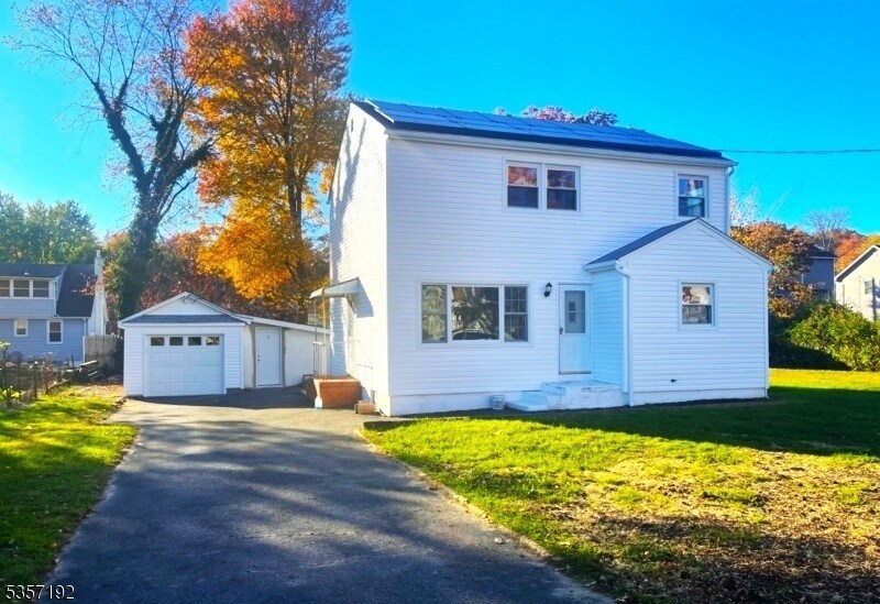 137 Centerton Dr in Parsippany Troy Hills, NJ - Building Photo