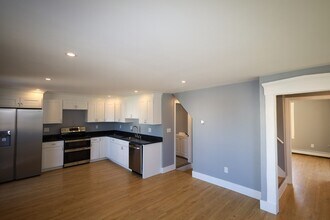 93 School St in Milford, MA - Foto de edificio - Building Photo