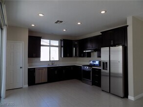 5536 Spruce Hill Ct in Las Vegas, NV - Building Photo - Building Photo