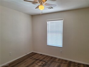 11236 Tuscolana St in Las Vegas, NV - Foto de edificio - Building Photo