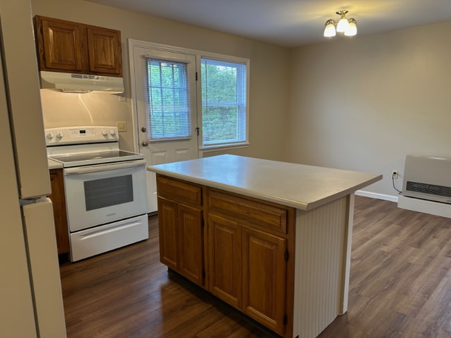 2 Brickyard Rd in Essex Junction, VT - Foto de edificio - Building Photo