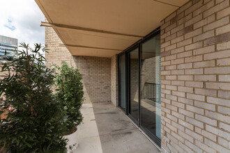 4242 East West Hwy, Unit 416 in Bethesda, MD - Building Photo - Building Photo