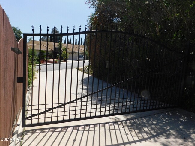 27437 Freetown Ln in Agoura Hills, CA - Building Photo - Building Photo