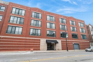 2011 W Belmont Ave in Chicago, IL - Building Photo