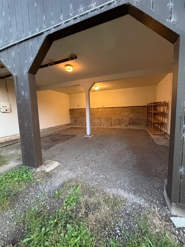 11100 La Honda Rd in Redwood City, CA - Building Photo - Building Photo