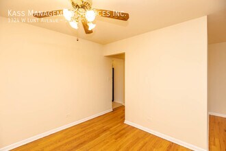 1324 W Lunt Ave in Chicago, IL - Building Photo - Building Photo