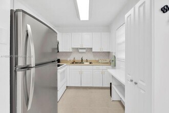 130 Brighton Dr in Boca Raton, FL - Building Photo - Building Photo