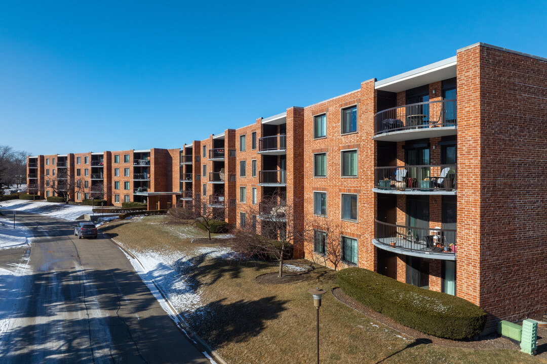 Dana Pointe Condominiums in Arlington Heights, IL - Building Photo