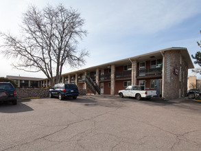 Fenton Garden Apartments in Lakewood, CO - Building Photo - Building Photo