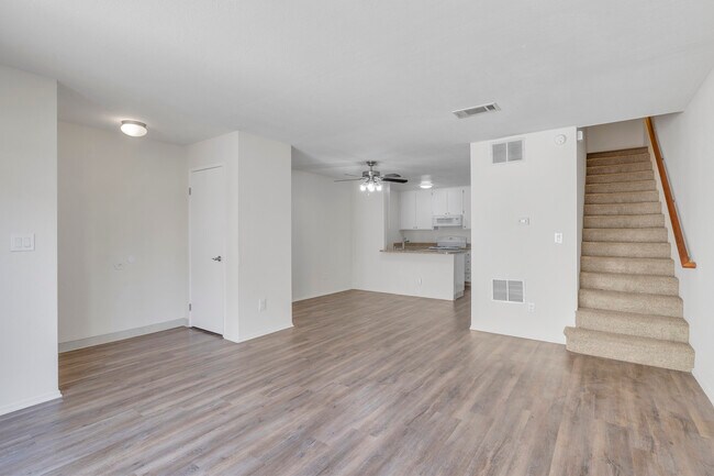 Cowell Terrace in Concord, CA - Foto de edificio - Interior Photo