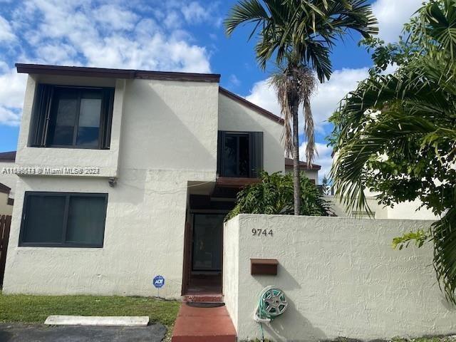 9744 NW 4th Ln in Miami, FL - Foto de edificio