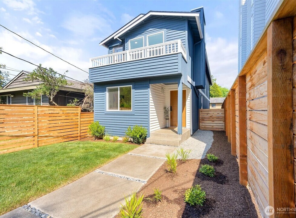 9526 Interlake Ave N in Seattle, WA - Building Photo