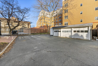 16 Trinity Pl, Unit 1 in Montclair, NJ - Building Photo - Building Photo