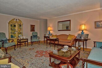 4601 N Park Ave in Chevy Chase, MD - Foto de edificio - Building Photo