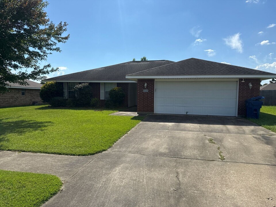 1803 Brookhaven St in Deridder, LA - Building Photo