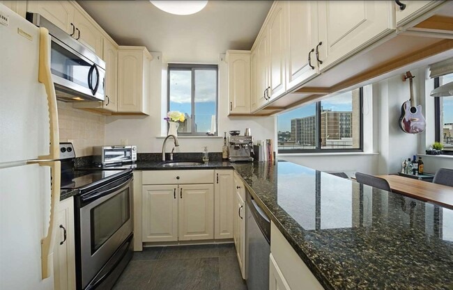 300 NEWARK St in Hoboken, NJ - Building Photo - Building Photo