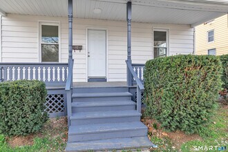 10-12-12 Perry Hill Rd in Shelton, CT - Building Photo - Building Photo