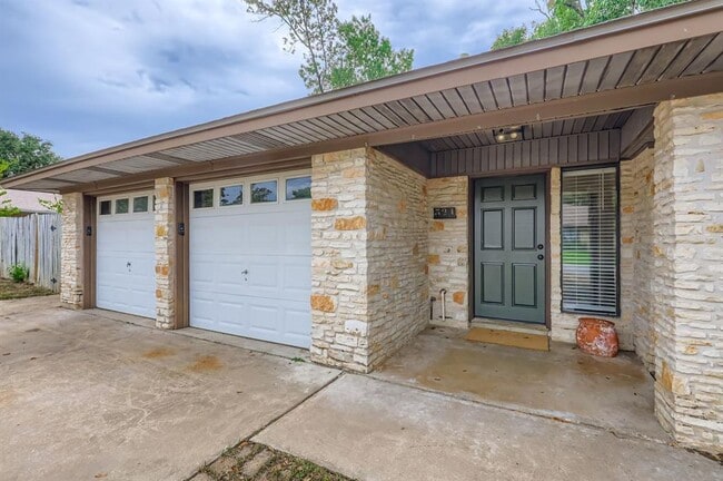 521 Dennis Dr in Round Rock, TX - Building Photo - Building Photo