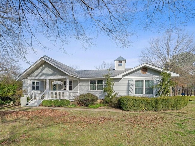 property at 303 N Summit St