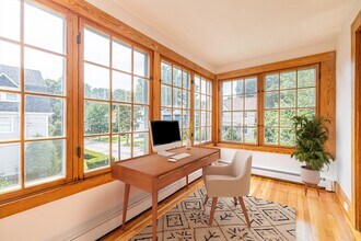 18 Hawthorn Rd in Milton, MA - Building Photo - Building Photo