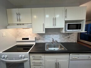 9725 106 St NW in Edmonton, AB - Building Photo - Building Photo