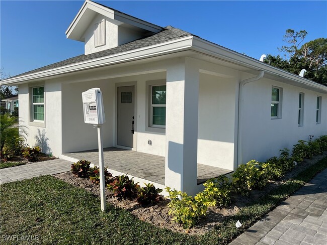 27310 Dortch Ave in Bonita Springs, FL - Foto de edificio - Building Photo