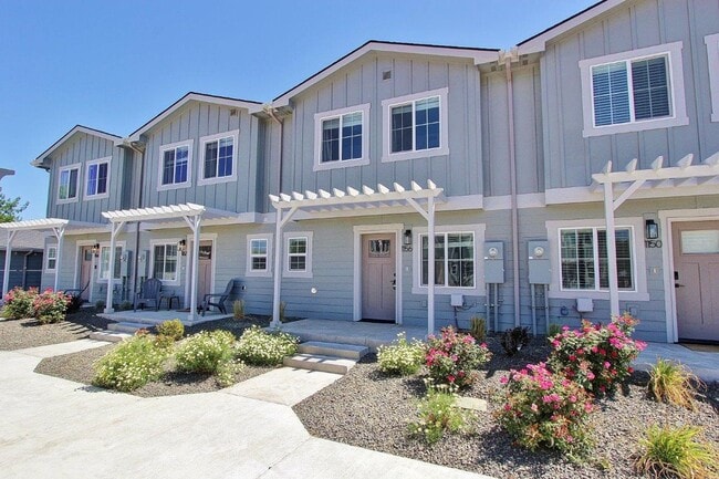 property at 1156 W Ivywild St