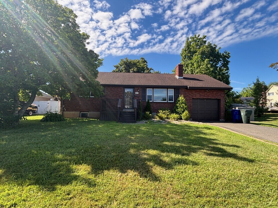 173 Harding Ave in Newington, CT - Building Photo