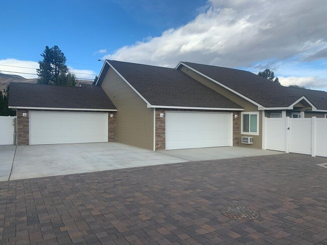 property at 109 Pear Ct