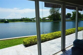 4511 King Palm Dr in Tamarac, FL - Building Photo - Building Photo